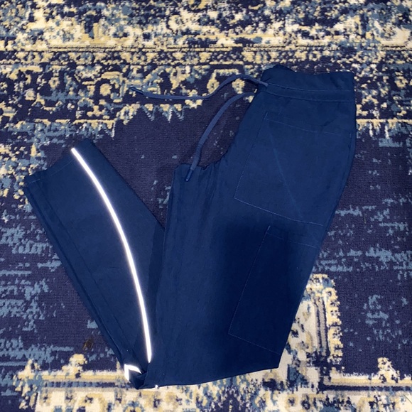 Jaanu Navy Scrub Set - Picture 4 of 6